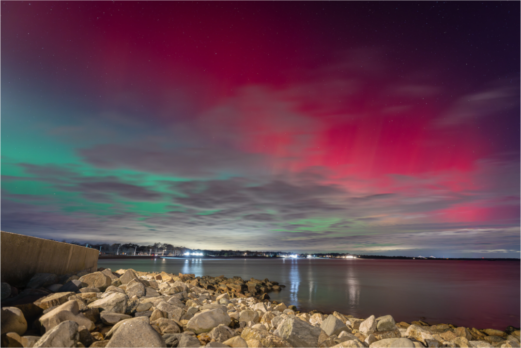 Main image The Aurora Borealis over Narragansett Beach