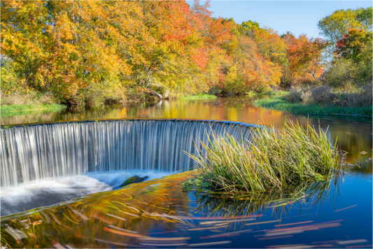 Main image Peak Fall Colors Over Horseshoe Falls